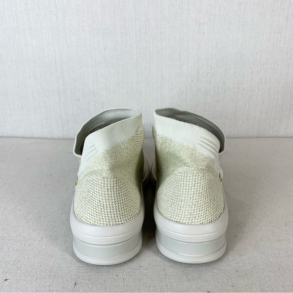 Bzees LIKE NEW Women's Romance Booties Hi-Top Cream/Gold Knit Sneaker - Size 10W - Picture 5 of 15